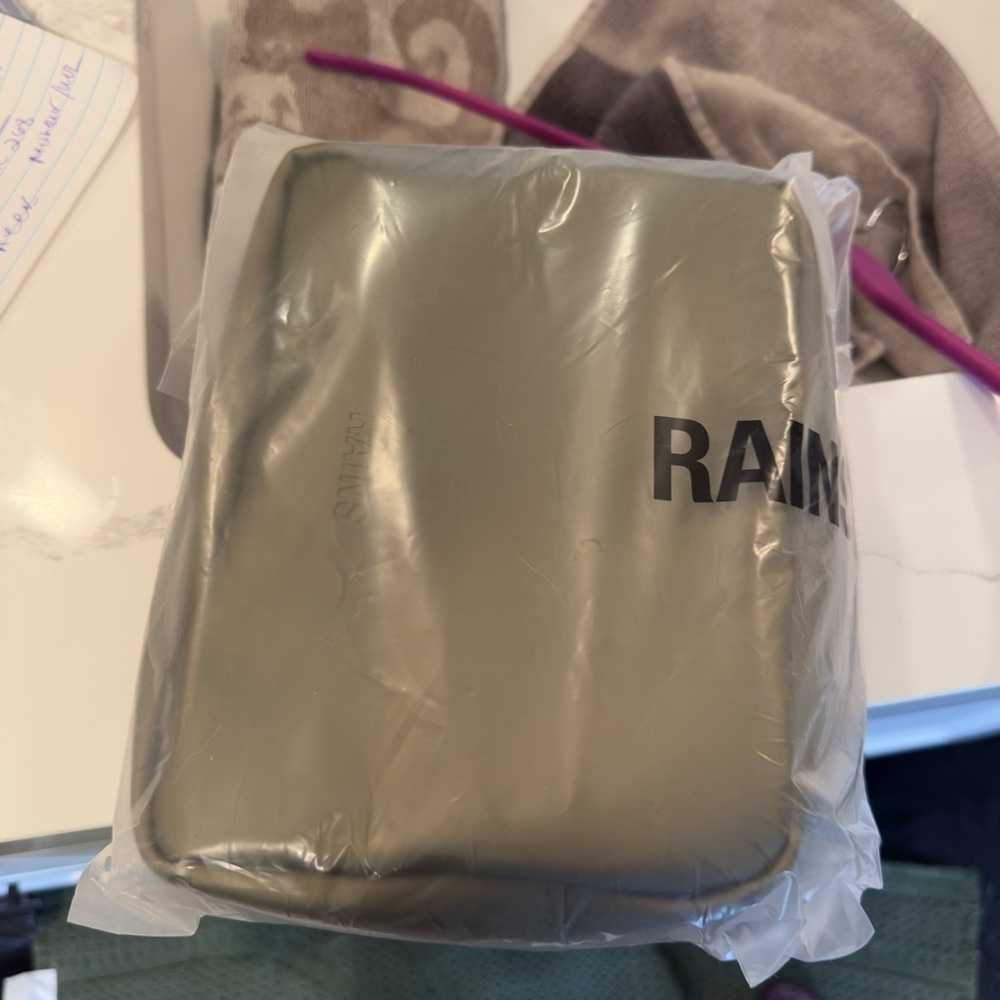 Rains cross body bag - Picture 12 of 14